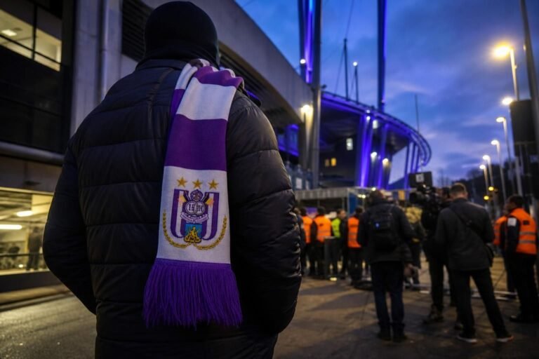 Transfercontext rond RSC Anderlecht met focus op defensieve versterking zonder herkenbare gezichten