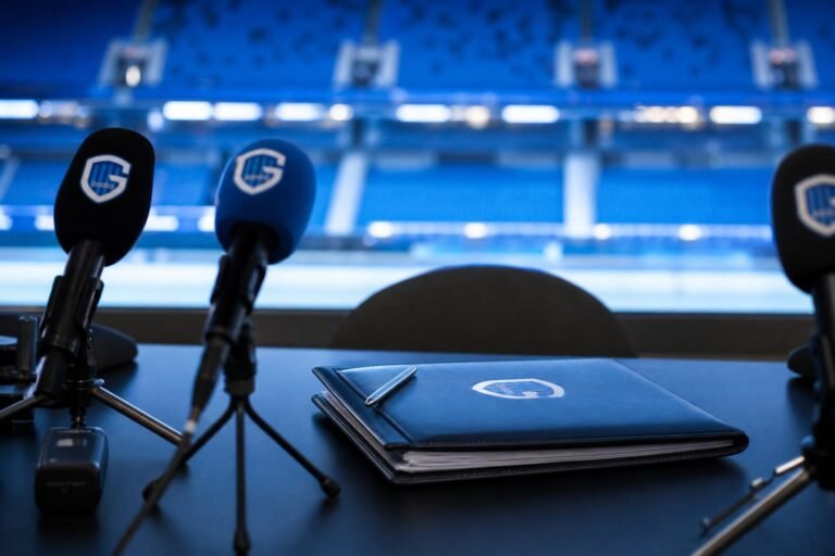Persmoment in de Cegeka Arena rond de toekomstplannen van KRC Genk