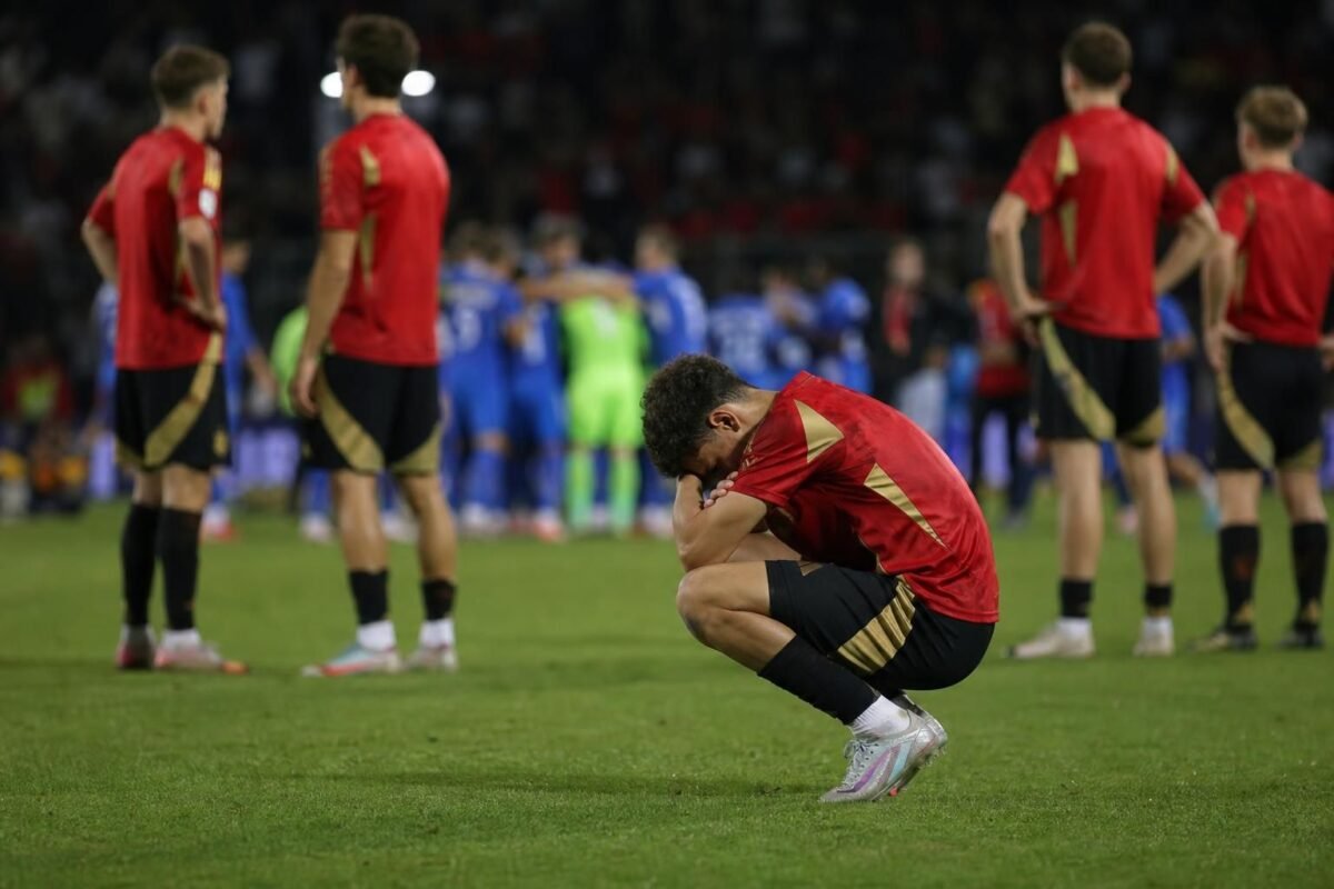 Jonge Duivels verwerken de ontgoocheling na een EK-finale die eindigde met strafschoppen.