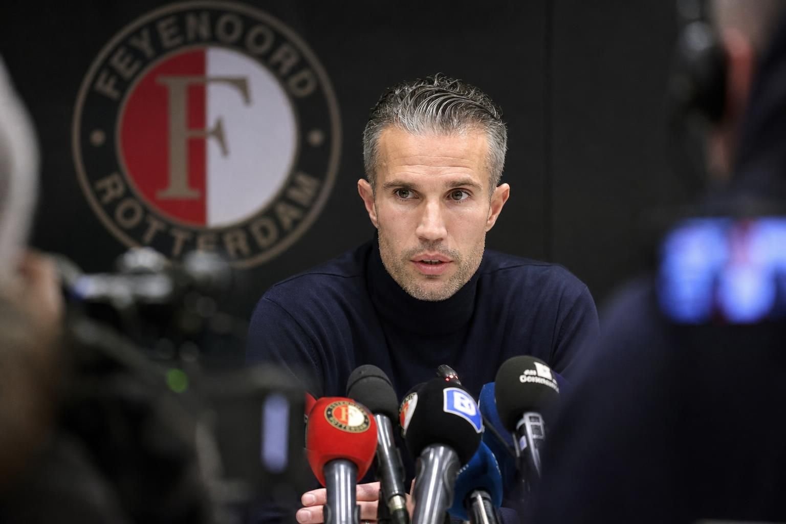 Robin van Persie in een gespannen Feyenoord-context na zijn ontslag als trainer