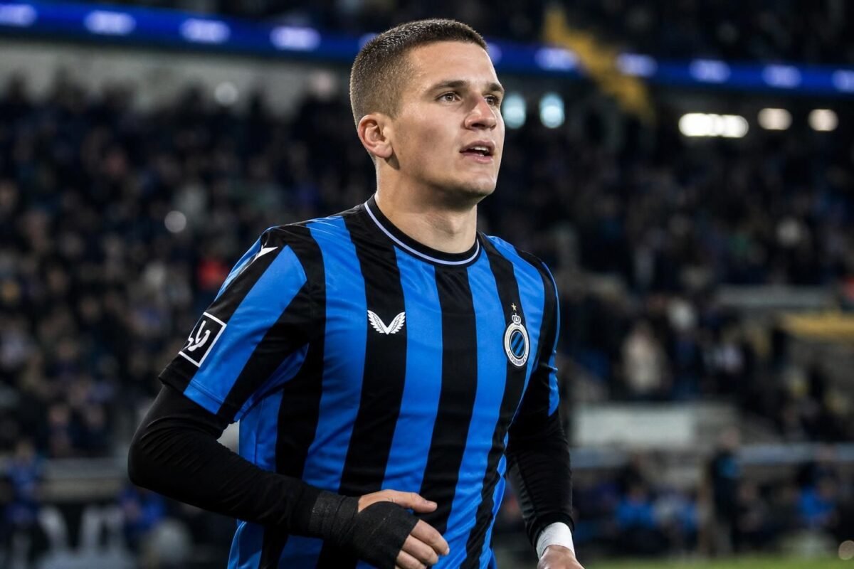 Christos Tzolis bij Club Brugge, met AS Roma genoemd in zijn transferdossier