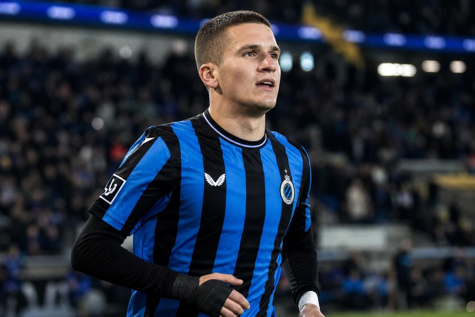 Christos Tzolis bij Club Brugge, met AS Roma genoemd in zijn transferdossier