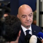 Gianni Infantino tijdens een gespannen FIFA-persmoment rond het WK