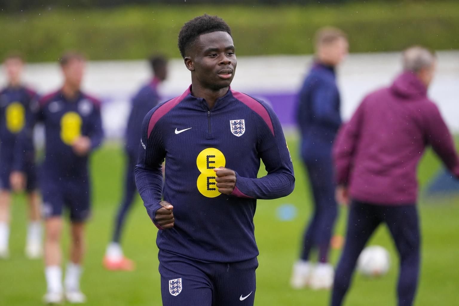 Bukayo Saka tijdens een training van Engeland in de aanloop naar het WK