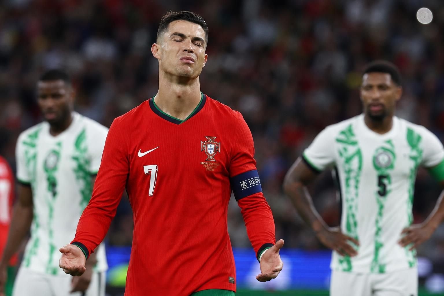 Cristiano Ronaldo reageert tijdens Portugal tegen Nigeria in de laatste WK-test