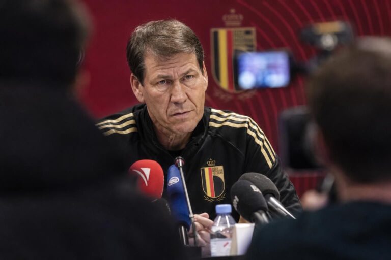 Rudi Garcia tijdens een gespannen persmoment bij de Rode Duivels richting de WK-opener tegen Egypte