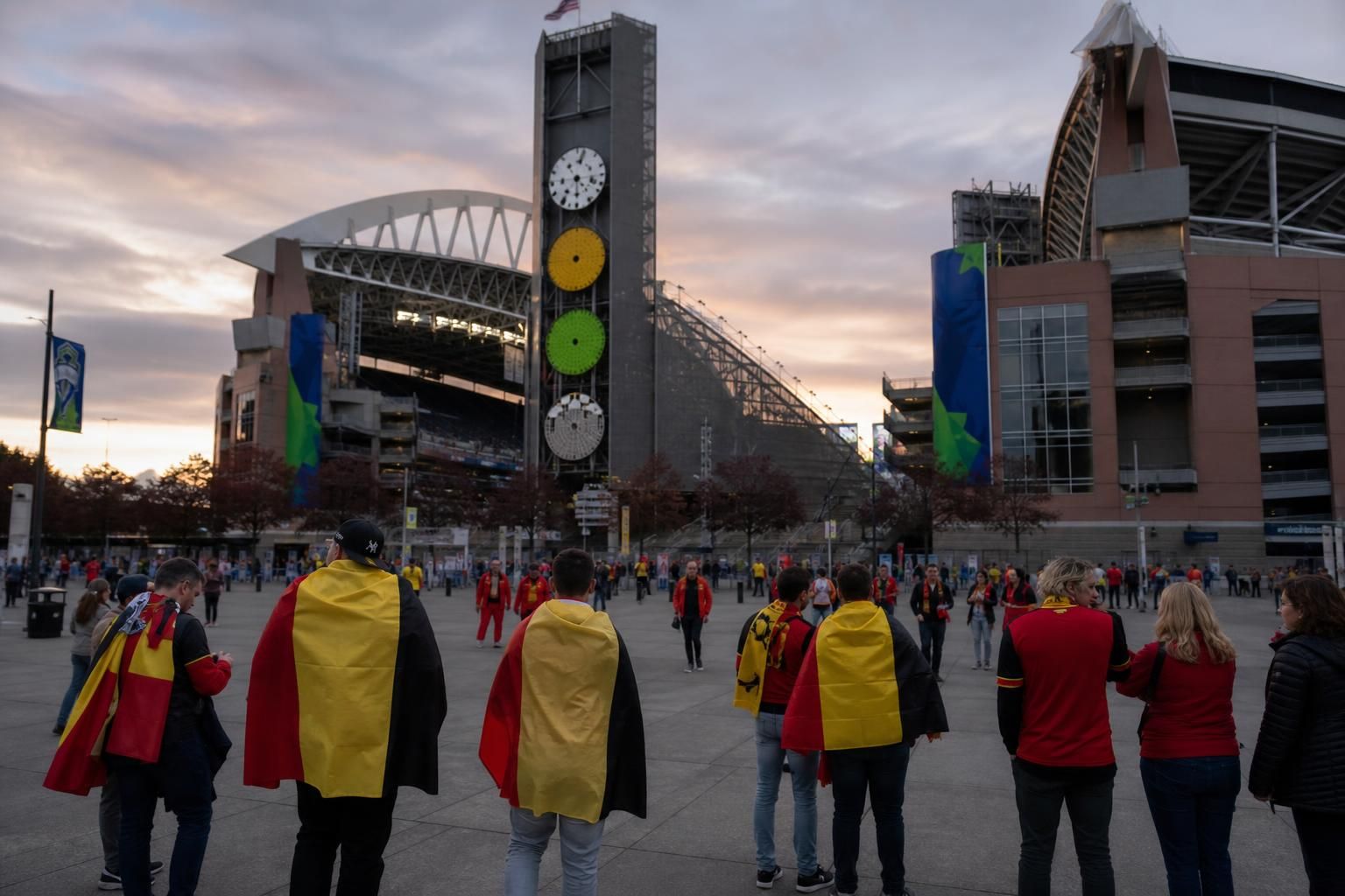 Supporterssfeer rond een stadion in aanloop naar een internationale wedstrijd van de Rode Duivels