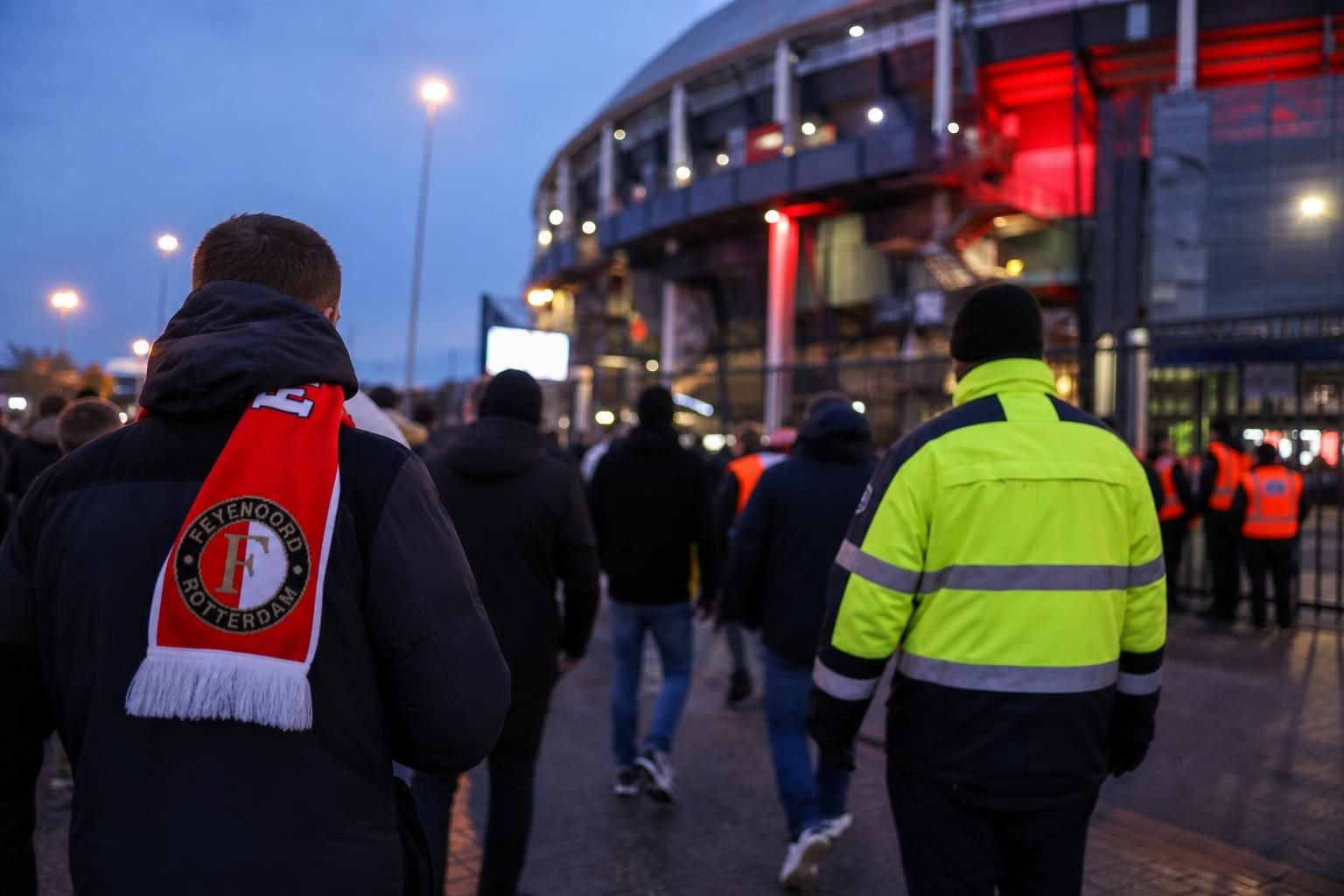 Transfercontext rond De Kuip bij de officiële komst van Ilian Hadidi naar Feyenoord