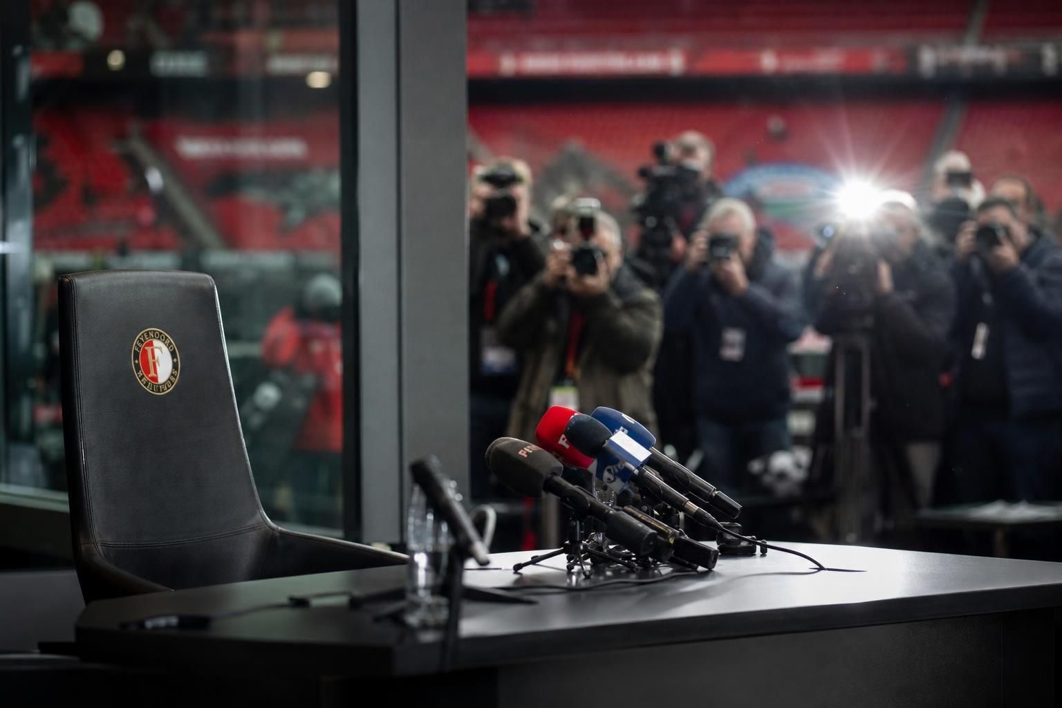 Gespannen perscontext rond Feyenoord na vragen over de toekomst van Robin van Persie