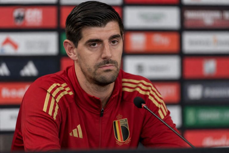 Thibaut Courtois spreekt de pers toe bij de Rode Duivels in aanloop naar het WK 2026.