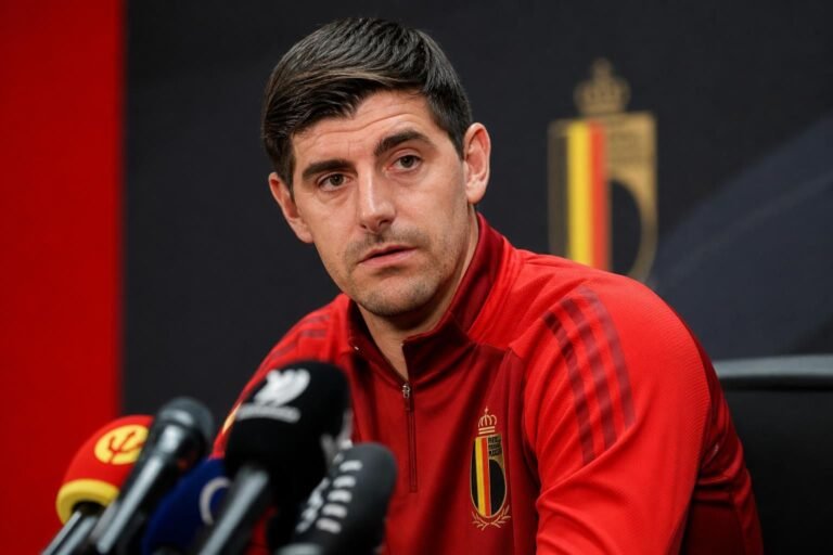 Thibaut Courtois tijdens een persmoment bij de Rode Duivels