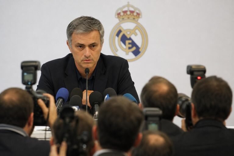 José Mourinho tijdens een persmoment bij Real Madrid rond zijn terugkeer als trainer