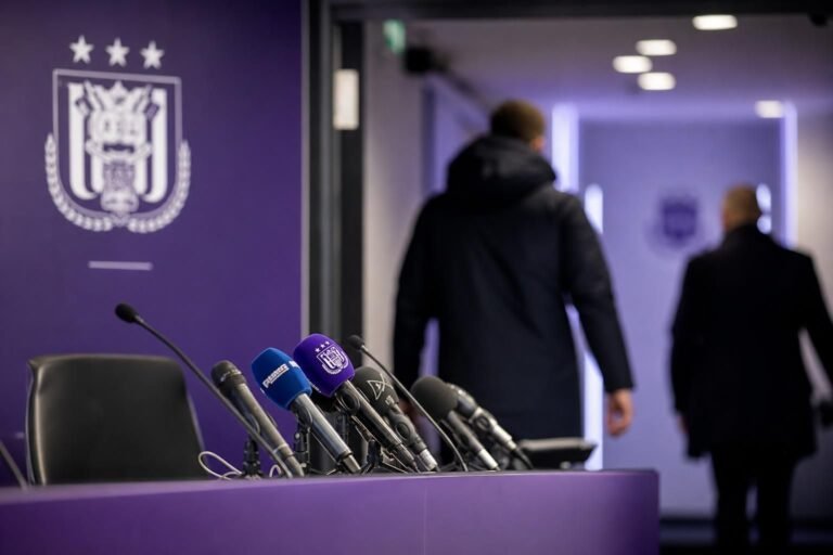 Gespannen stafcontext bij RSC Anderlecht rond de zoektocht naar een nieuwe hoofdcoach