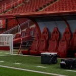 Tense sfeer rond de technische zone van Anfield na wijzigingen in de staf van Liverpool