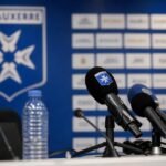 Persmoment rond de aanstelling van Will Still bij AJ Auxerre