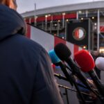 Persmoment rond een mogelijke overstap van Dévy Rigaux naar Feyenoord