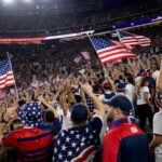 Supporters van de Verenigde Staten vieren tijdens de WK-opener tegen Paraguay.