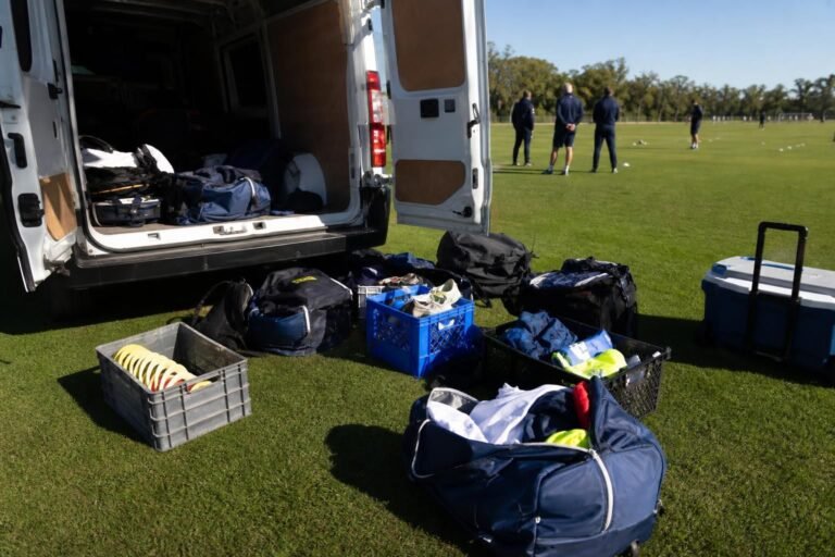 Trainingsmateriaal aan een Engels WK-basiskamp na diefstal in de voorbereiding