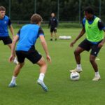 Jonge spelers van Club Brugge tijdens een training zonder herkenbare gezichten