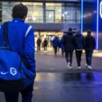 Transfercontext rond Jong Genk met clubkleuren en stadionomgeving zonder herkenbare spelers