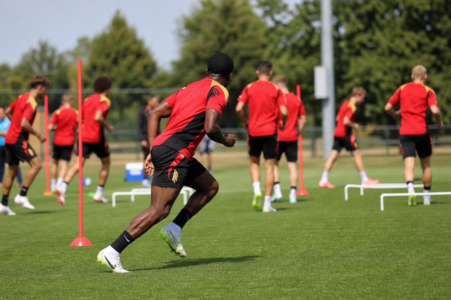 Rode Duivels bereiden zich tijdens een warme training voor op de WK-opener tegen Egypte
