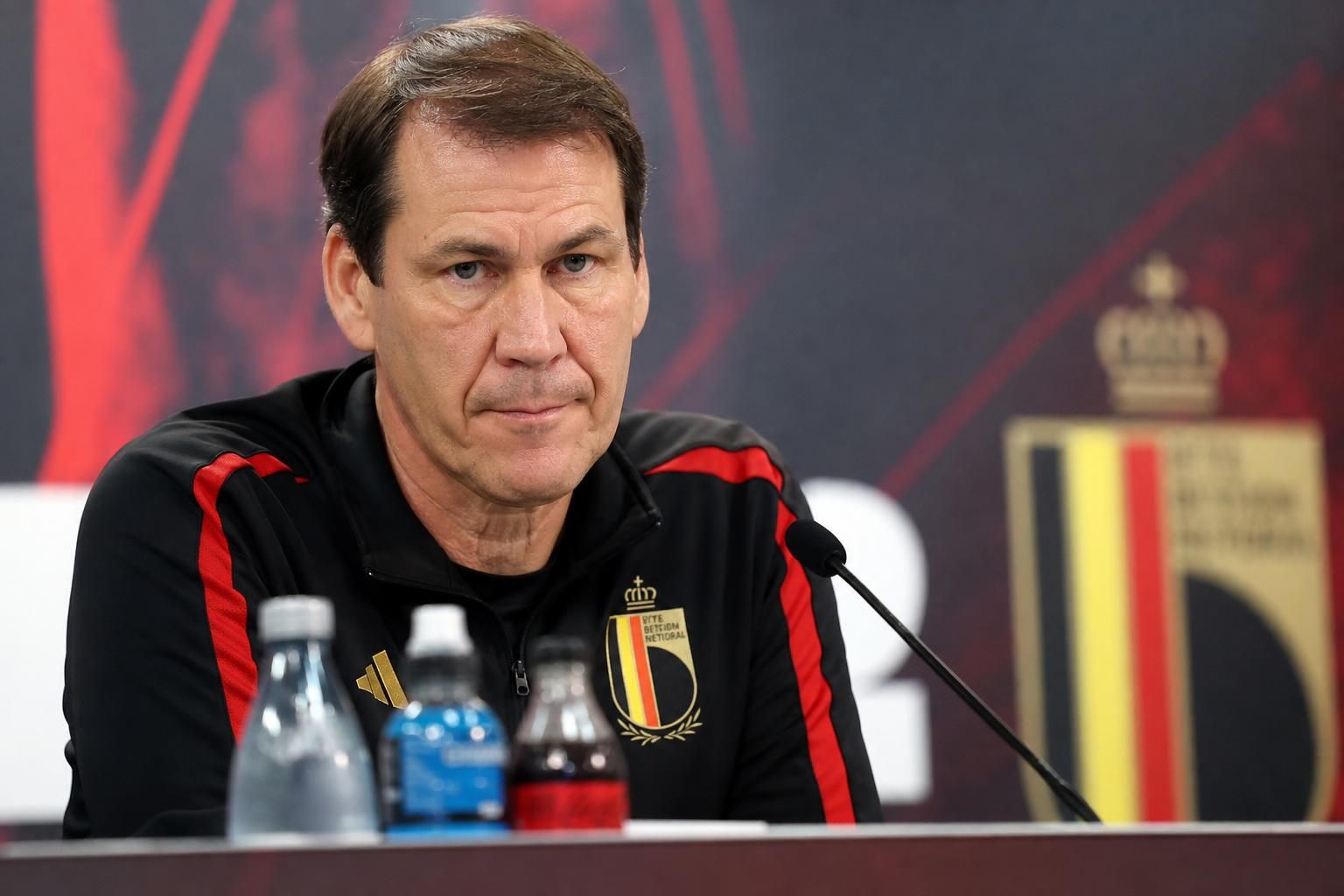 Rudi Garcia in een perscontext bij de Rode Duivels richting het WK