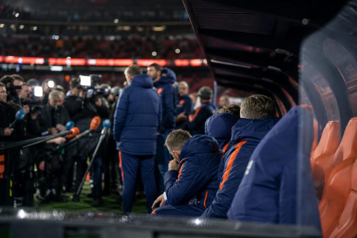 Gespannen Oranje-stafcontext rond Ruud van Nistelrooij na scherpe kritiek