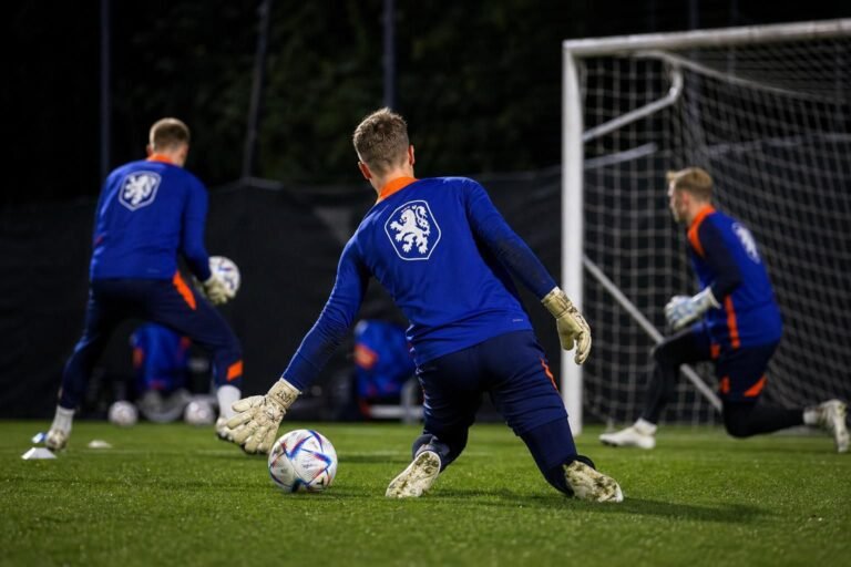 Keepers van Oranje trainen zonder herkenbare gezichten voor het WK-duel met Japan