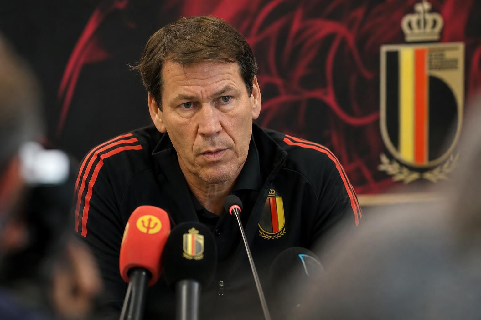 Rudi Garcia tijdens een persmoment van de Rode Duivels in aanloop naar het WK