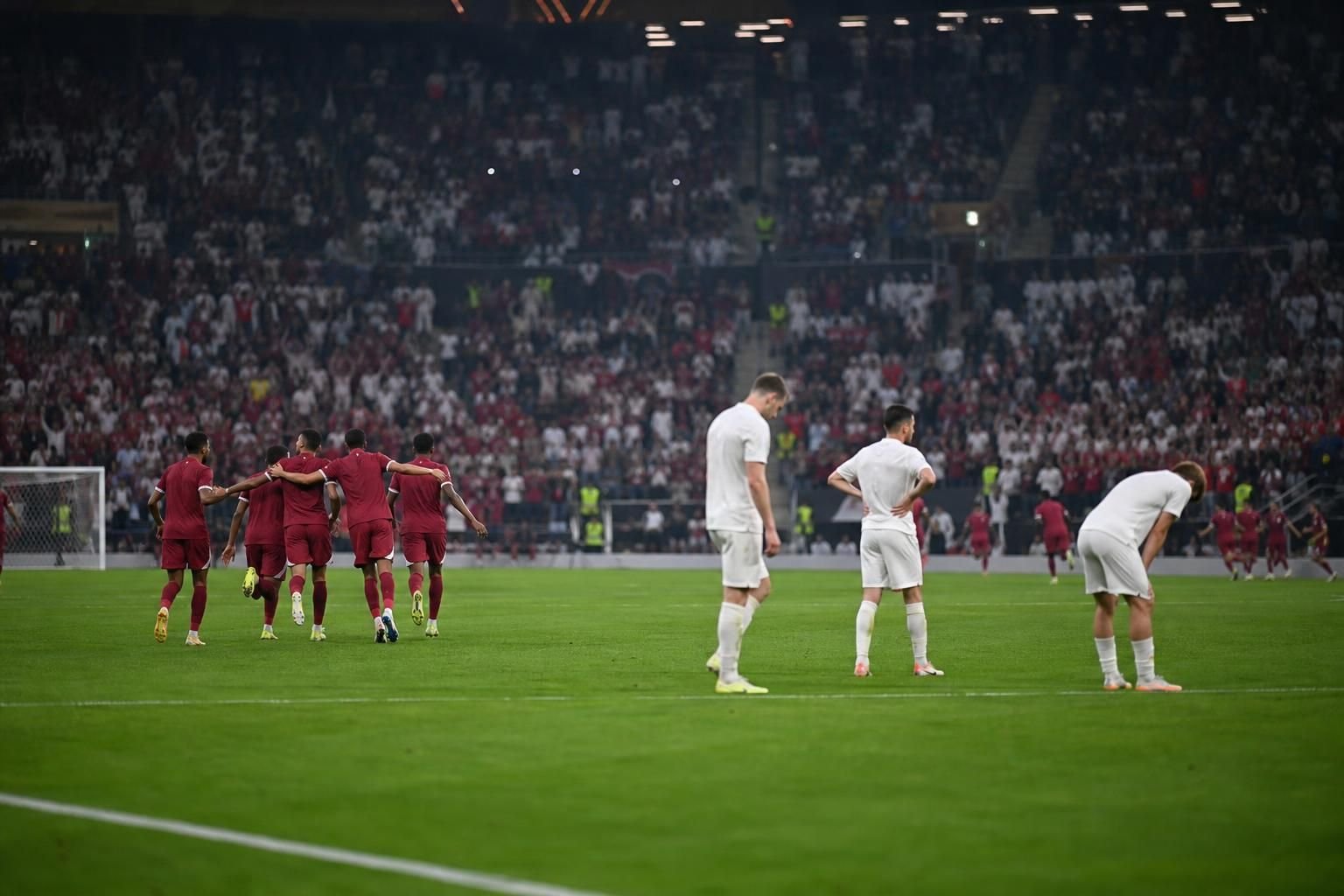 Zwitserland krijgt late dreun: Qatar grijpt historisch WK-punt in blessuretijd