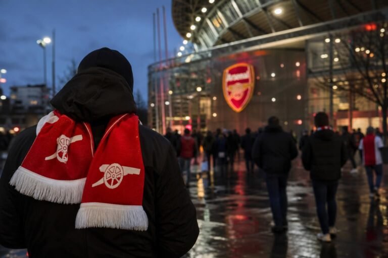 Transfercontext rond Arsenal en Mika Godts na interesse vanuit Londen