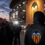 Transfercontext rond Thomas Meunier en Valencia CF in een stadionomgeving.