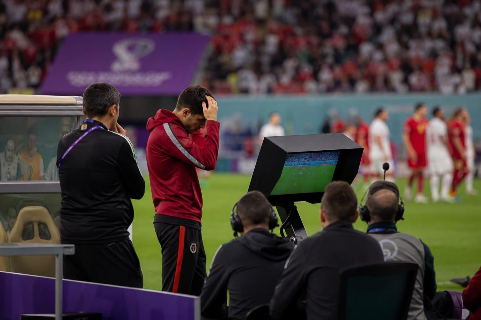 VAR-controle tijdens Qatar-Zwitserland op het WK zonder herkenbare gezichten