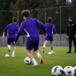 Jonge Anderlecht-talenten in een gefocuste trainingssfeer zonder herkenbare gezichten