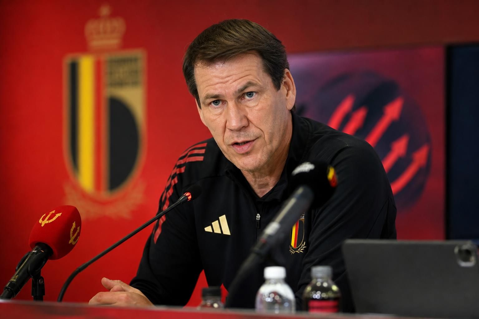 Rudi Garcia bij de Rode Duivels in een perscontext richting WK