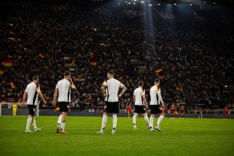 Duitse spelers in een gespannen WK-sfeer zonder herkenbare gezichten