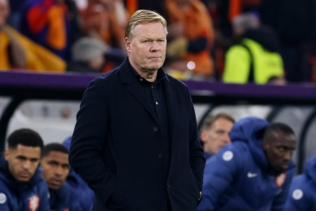 Ronald Koeman tijdens een gespannen WK-avond van Nederland tegen Japan