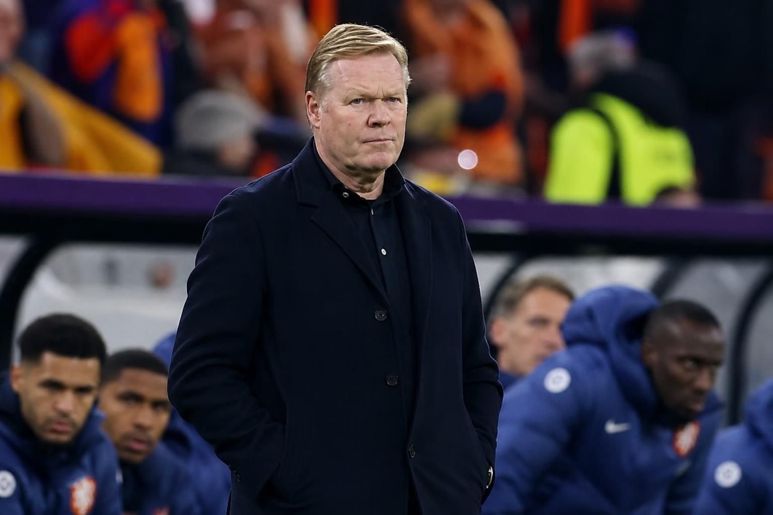 Ronald Koeman tijdens een gespannen WK-avond van Nederland tegen Japan