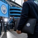 Jérémy Doku bij Manchester City, waar gesprekken over een contractverlenging lopen
