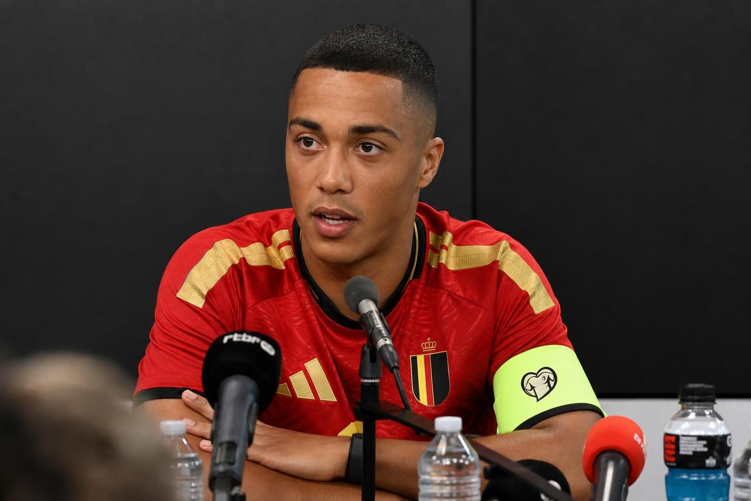 Youri Tielemans op een persmoment bij de Rode Duivels in de Verenigde Staten