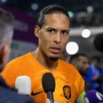 Virgil van Dijk reageert na het WK-gelijkspel van Nederland tegen Japan