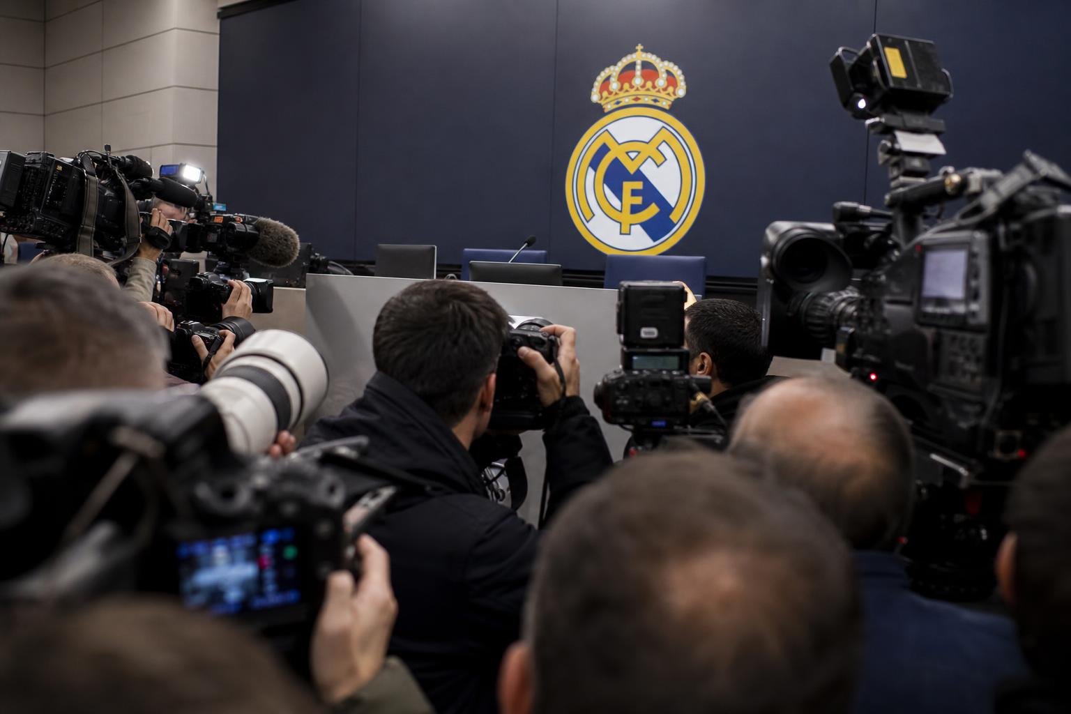 Persmoment rond Real Madrid en de spanningen met FC Barcelona in de Negreira-zaak