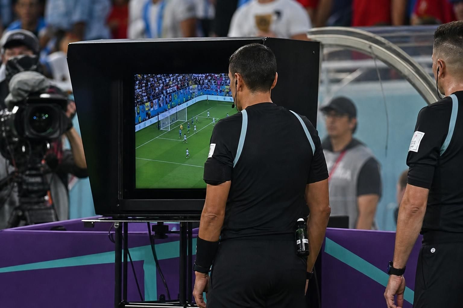 VAR-monitor in een gespannen WK-context zonder herkenbare personen
