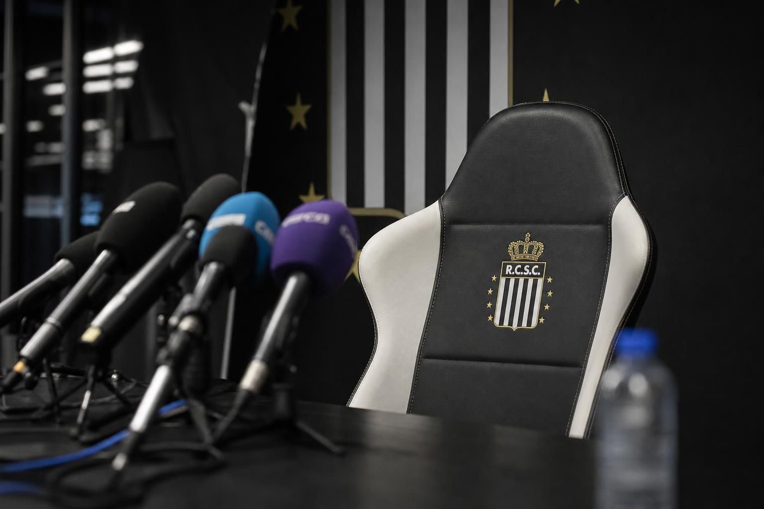 Tense press atmosphere at Sporting Charleroi around the expected coaching decision