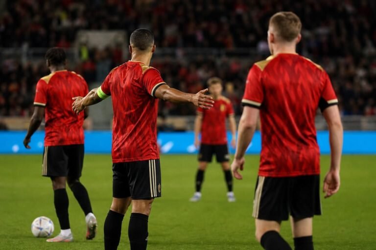 Belgische verdediging in actie tijdens een wedstrijd van de Rode Duivels