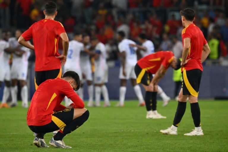 Spaanse spelers tonen frustratie na de 0-0 tegen Kaapverdië op het WK.