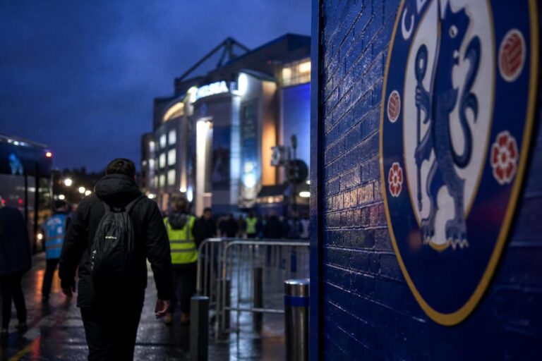 Transfercontext rond Chelsea met Stamford Bridge-sfeer zonder herkenbare gezichten