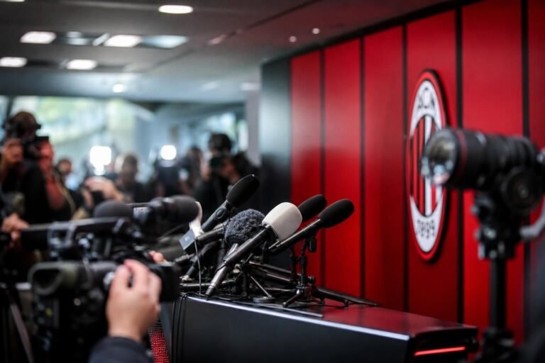 Perscontext bij AC Milan rond de aanstelling van Ruben Amorim als nieuwe trainer.