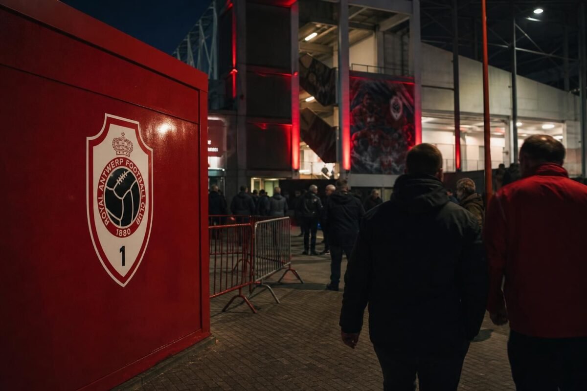 Transfercontext rond Royal Antwerp FC tijdens de zoektocht naar defensieve versterking