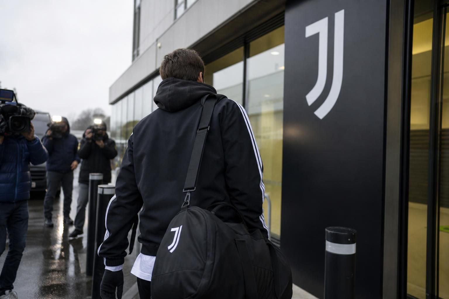 Transfercontext rond Juventus en een jonge Belgische speler zonder herkenbare gezichten